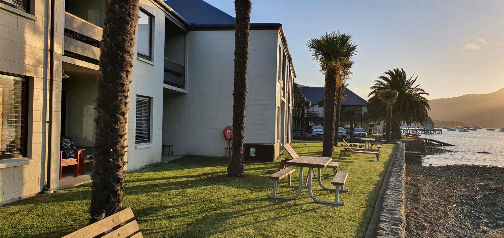 Akaroa Waterfront Motels Екстериор снимка