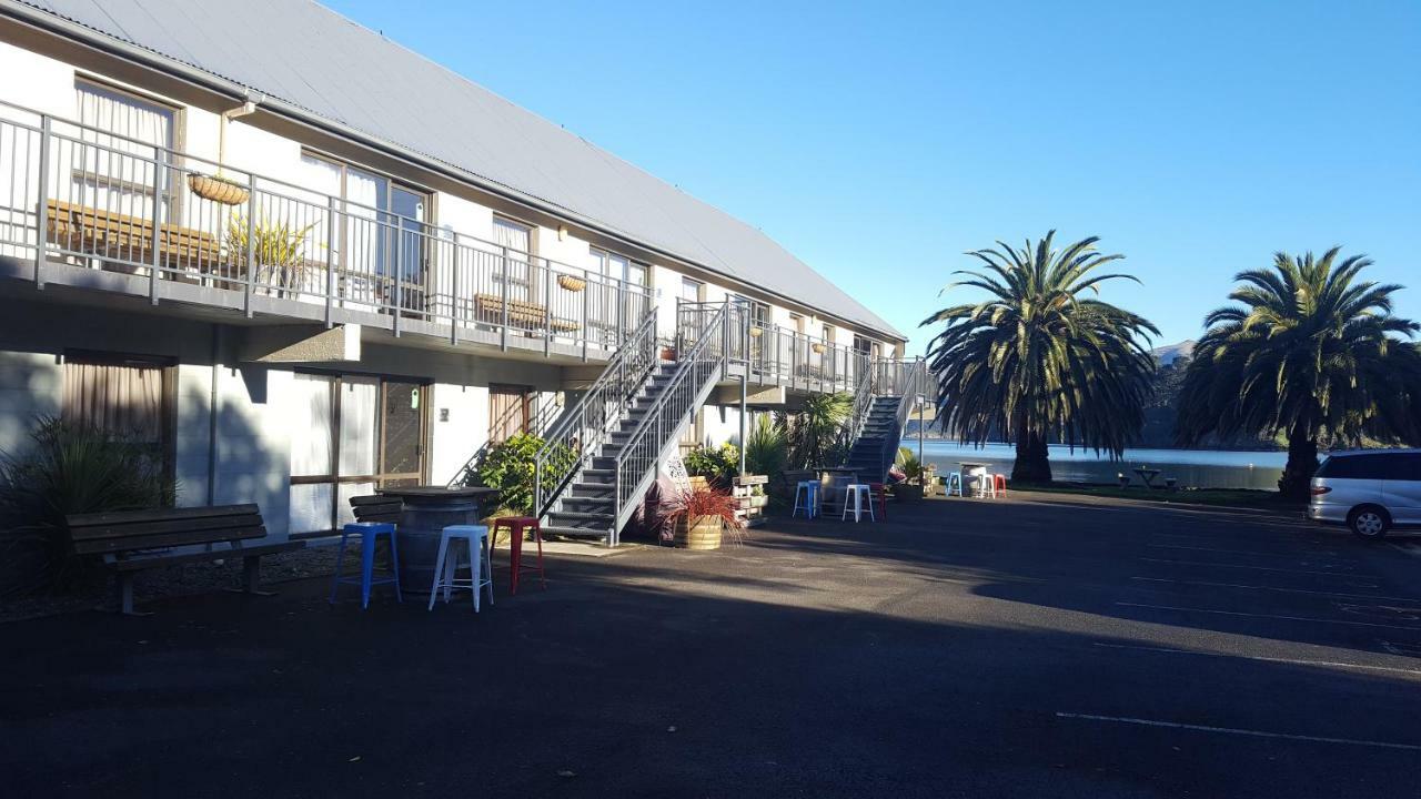 Akaroa Waterfront Motels Екстериор снимка